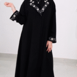 عباءة سوداء مطرزة بالزهور اللامعة - الصورة 2