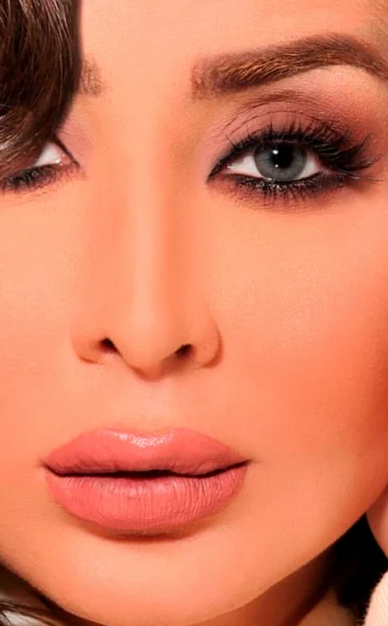 عدسة الاء إزميرالد